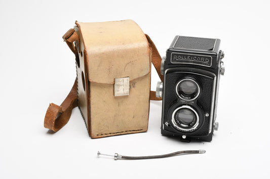 Rolleicord II Model IV TLR Camera Carl Zeiss Triotar 75MM 3.5 Lens w/Case and Shutter Release, Vintage