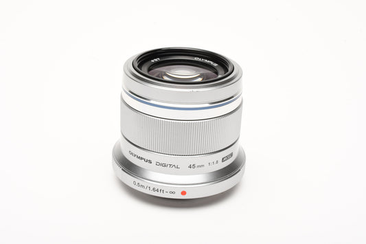 Olympus M. Zuiko Digital 45mm f1.8 MSC Micro 4/3 lens, Mint-, Boxed
