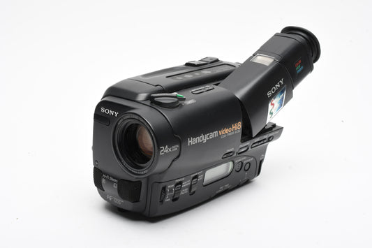Sony CCD-TR600 Hi-8 camcorder w/AV cables, AC, Case, Great!