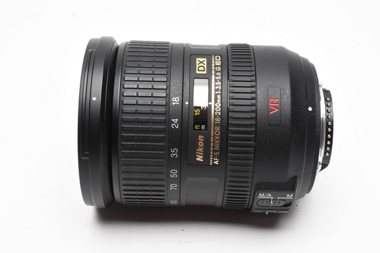 Nikon AF-S Nikkor 18-200mm F3.5-5.6G ED VR DX zoom lens, Pouch, Mint-