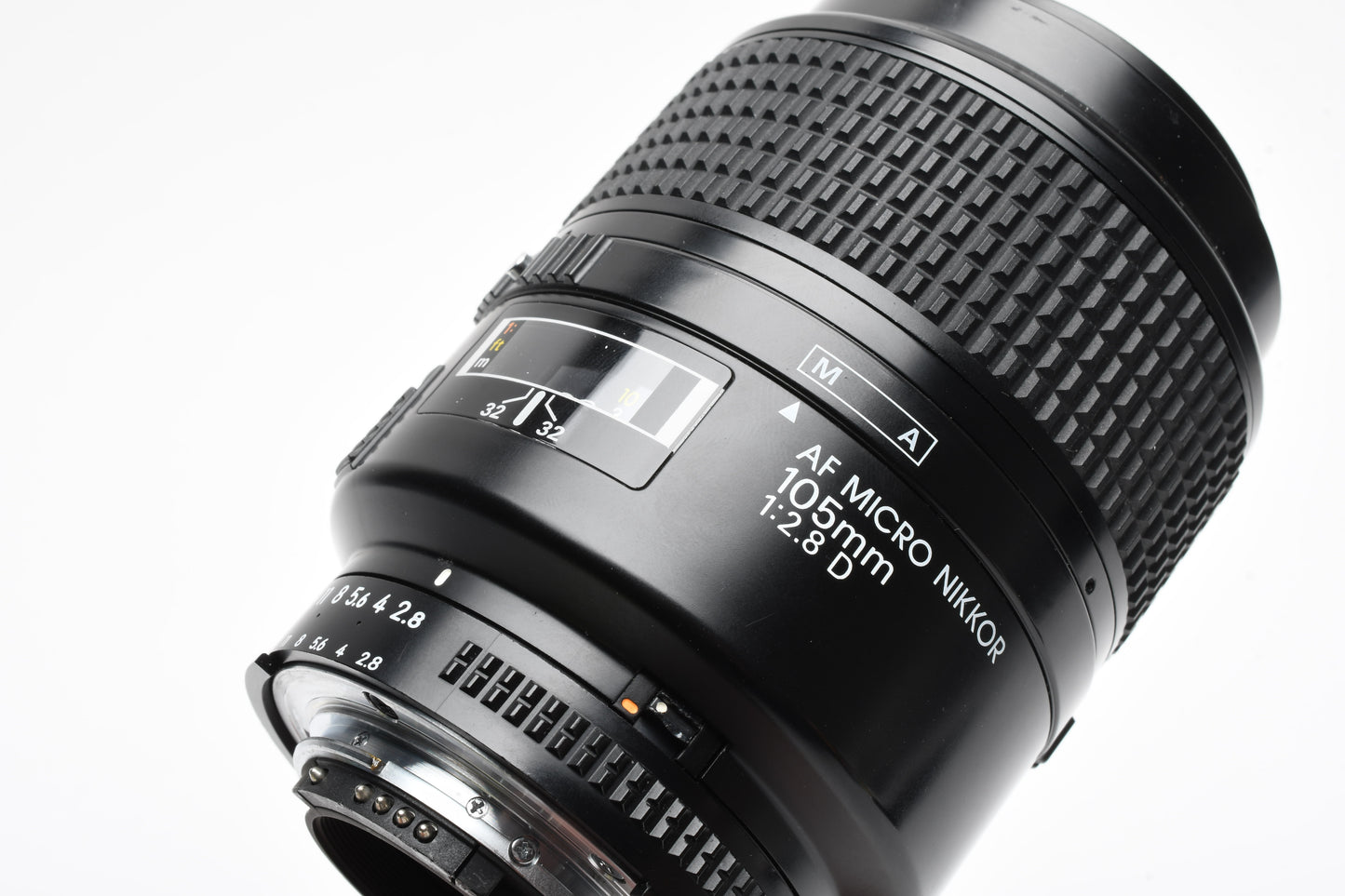 Nikon AF Micro Nikkor 105mm F2.8D lens, clean and sharp! w/Caps
