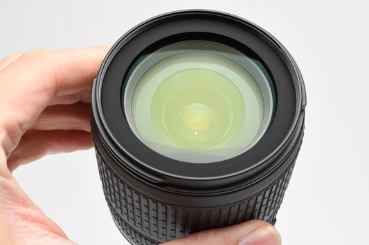Nikon AF-S 18-105mm f3.5-5.6G ED DX VR zoom lens, caps, Mint-