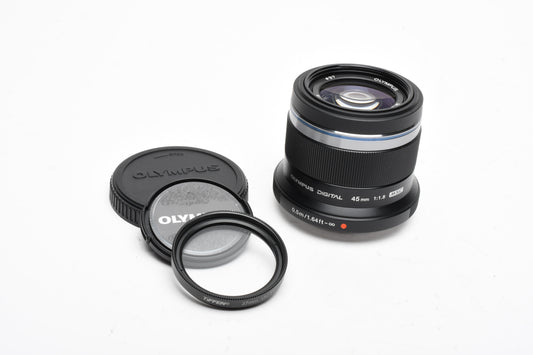 Olympus M. Zuiko Digital 45mm f1.8 MSC Micro 4/3 lens, Mint- (Black) +UV