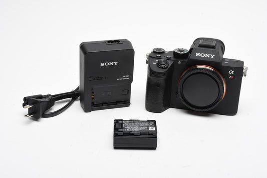Sony A7R III Mirrorless Body, batt+charger, ONLY 94 Acts!! Mint-
