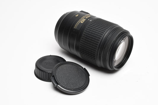Nikon AF-S Nikkor 55-300mm f4.5-5.6G ED VR zoom lens, caps, Good!