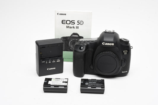 Canon EOS 5D Mark III 22.3MP DSLR body, 2X batts, charger, Only 16K Acts!