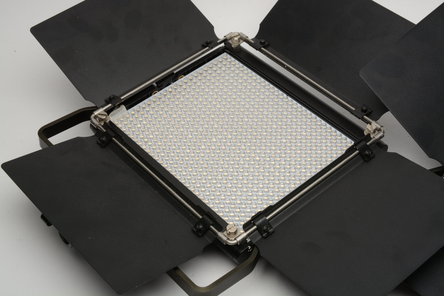 2X Neewer NL660D LED Light Kit w/2X Upgraded stands, batts, AC, Nice!