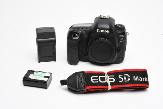 Canon EOS 5D Mark IV Body w/Batt, Charger, 162K Acts, Works great!