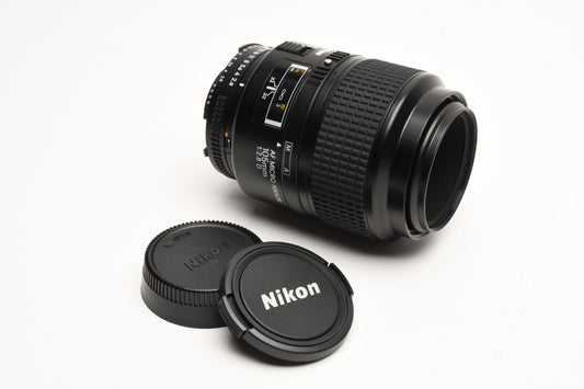 Nikon AF Micro Nikkor 105mm F2.8D lens, clean and sharp! w/Caps