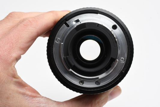 Nikon AF Nikkor 28-105mm f3.5-4.5D macro zoom lens, Caps, Nice