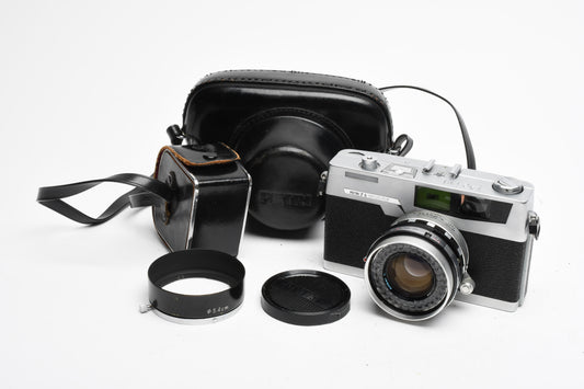 Petri 7s 35mm Rangefinder camera w/45mm f1.8 lens, case, hood, Good!