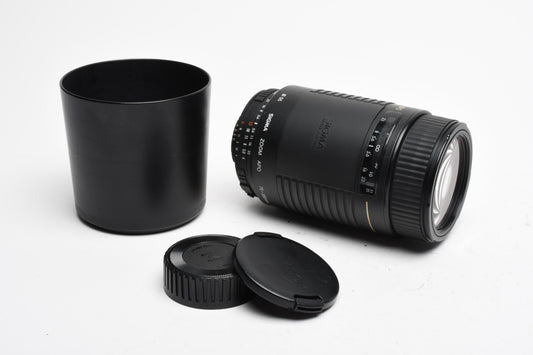 Sigma APO AF 70-300mm f4-5.6 Telephoto zoom for Nikon AF +Hood, Good