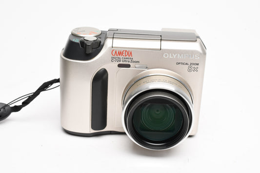 Olympus C-720 3MP Camedia Digital Point&Shoot w/Case, cap, card, Tested