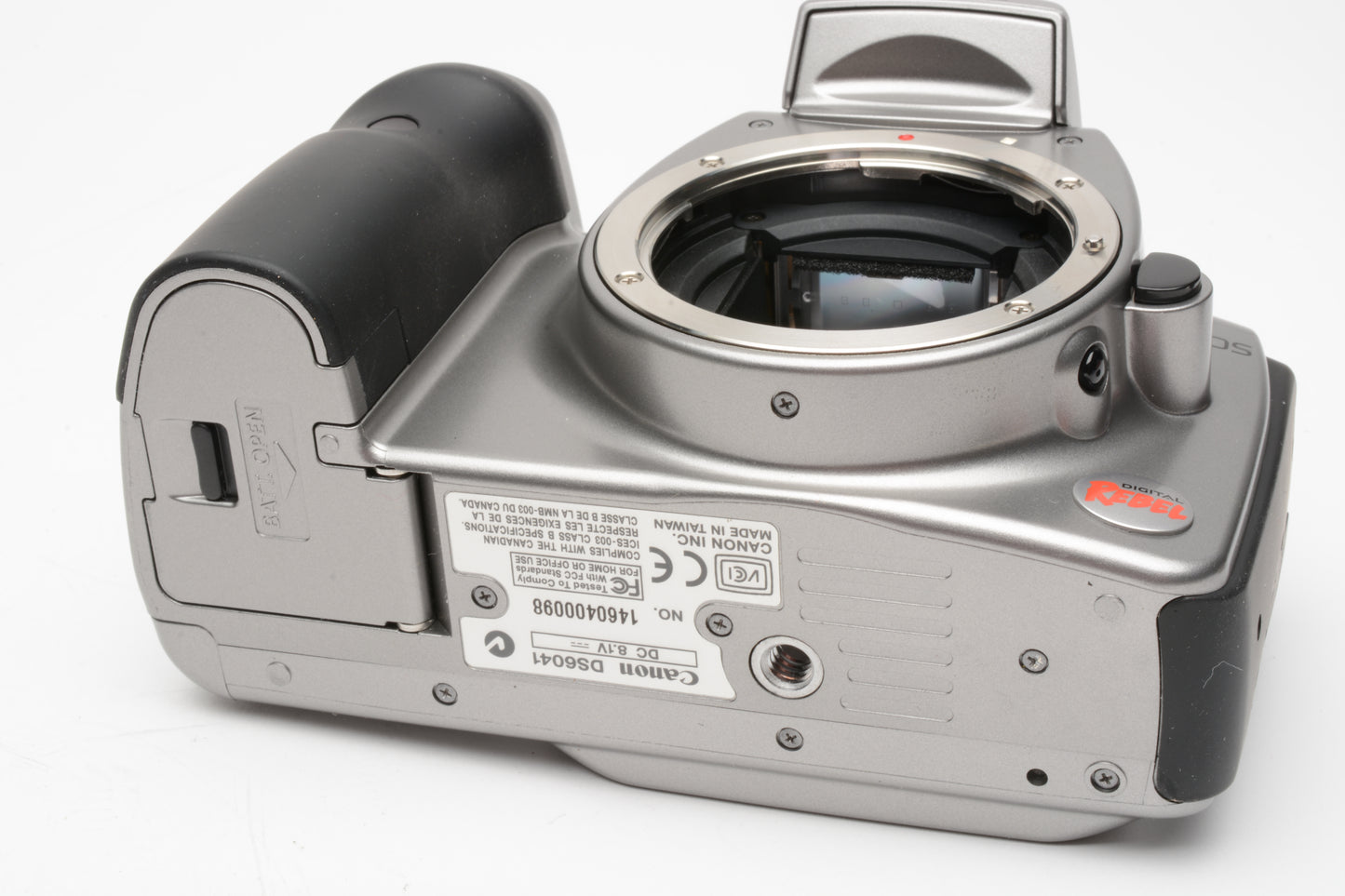 Canon Digital Rebel 6.3MP body bundle, batt+charger+strap *Read