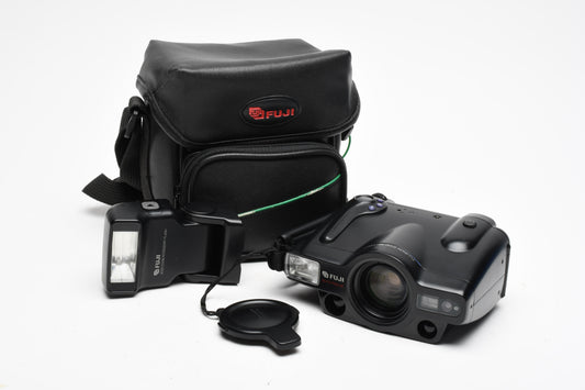 Fuji Discovery 3000 Zoom Date 35mm Point&Shoot w/Flash & case, Tested, Nice