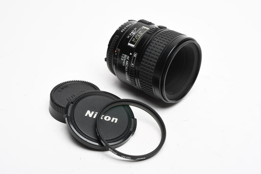 Nikon AF 60mm f2.8 Micro Nikkor lens, caps, Very sharp! +Hoya UV