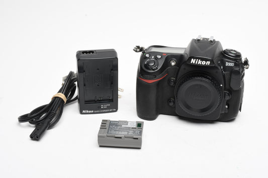 Nikon D300 DSLR Body, batt, charger 23,287 Acts, clean