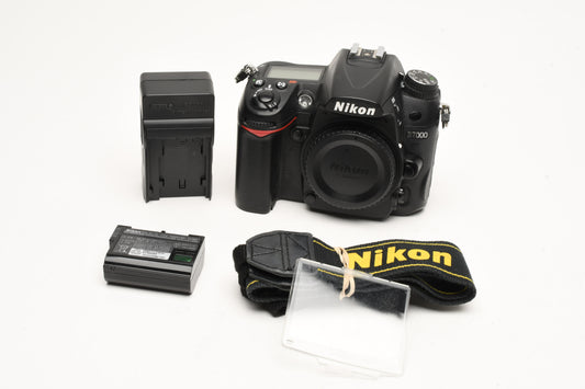 Nikon D7000 16.2MP DSLR, batt, charger, strap, Only 36K Acts! Very clean