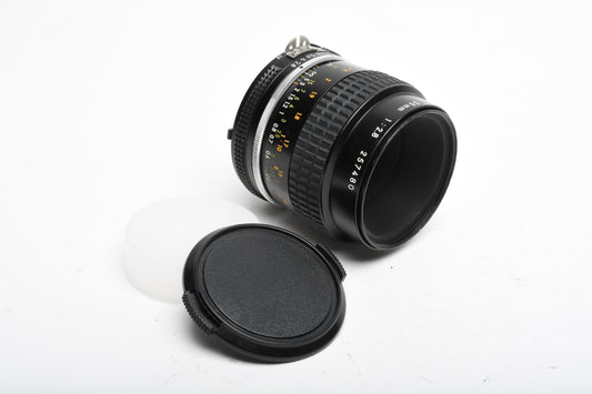 Nikon Nikkor 55mm f2.8 AIs Micro lens, nice and sharp!