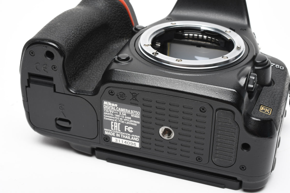 Nikon D750 DSLR Body w/batt, charger, strap, 269K Acts