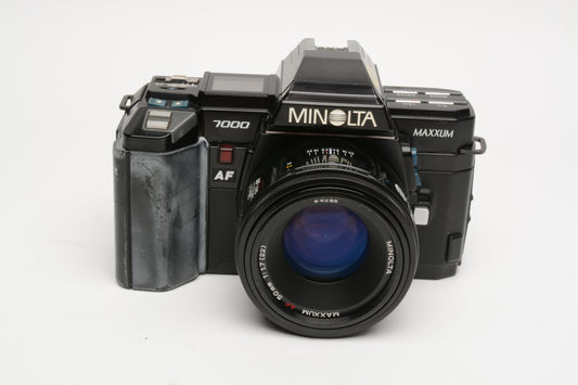Minolta Maxxum 7000 35mm SLR w/50mm f1.7 bundle, Case+manual