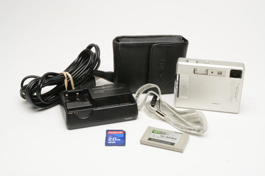 Minolta Dimage XT 3.2MP Digital Point&Shoot camera, case, batt+charger+2GB SD