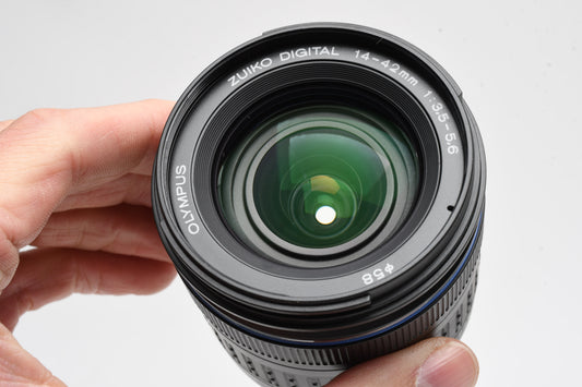 Olympus 14-42mm f3.5-5.6 ED Zuiko Digital zoom 4/3 Mount, Caps+Hood