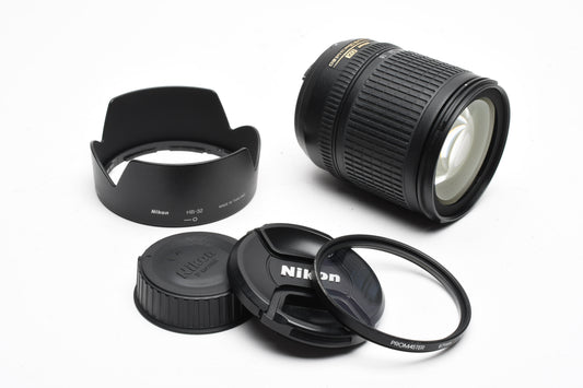Nikon AF-S Nikkor 18-135mm f3.5-5.6G ED zoom lens, caps +UV +Hood, Mint-