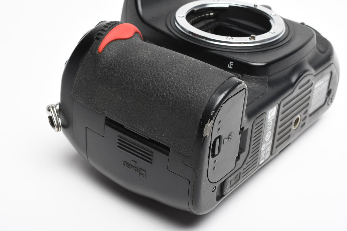 Nikon D300S DSLR Body, 2X batts, charger, 235K Acts, Great, Tested