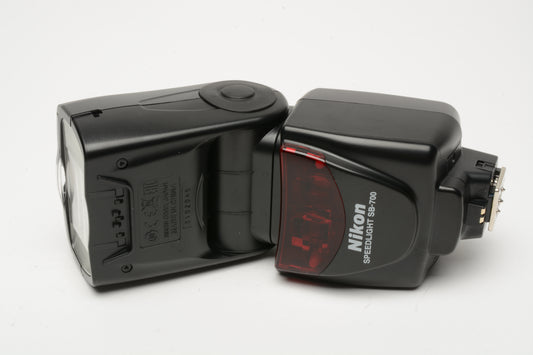Nikon SB-700 Speedlight flash, Mint-, filters, stand, diffuser, Great!