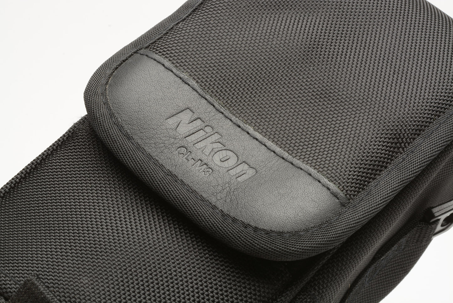 Nikon CL-M3 Padded lens case, Nice & clean