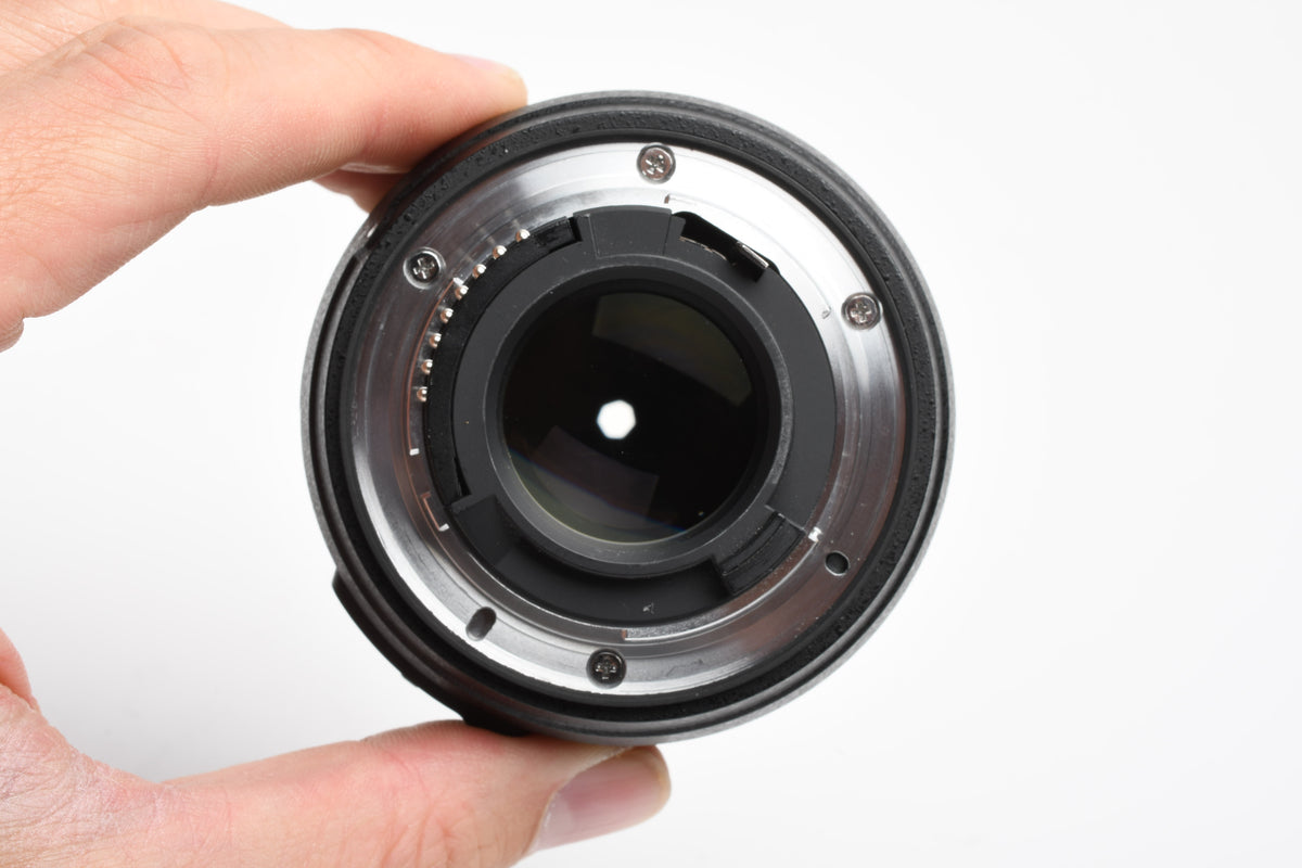 Nikon AF-S Nikkor 35mm f1.8G DX lens, caps, Great! Mint-