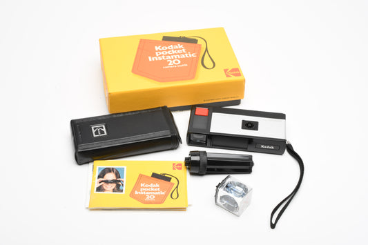 Kodak Instamatic 20 Kit, w/1X Magicubes, Flas Extender, Case, in box