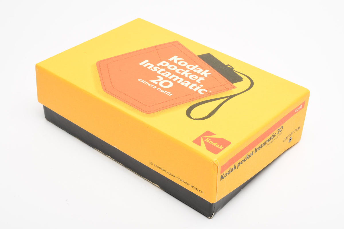Kodak Instamatic 20 Kit, w/1X Magicubes, Flas Extender, Case, in box