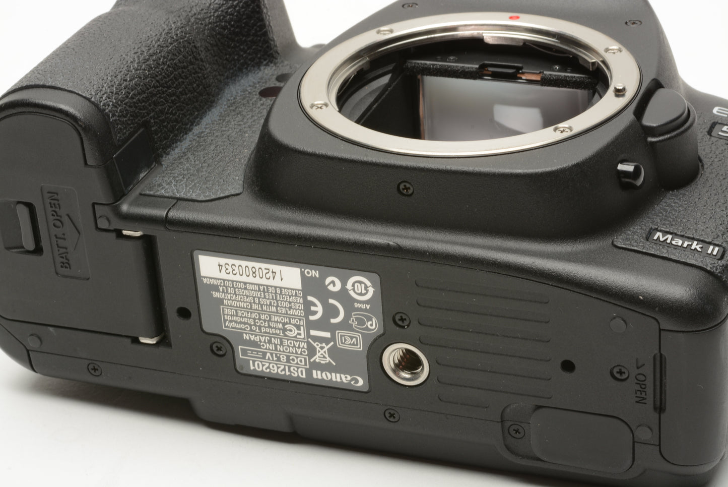 Canon EOS 5D Mark II Body, 2 Batts+charger 38,322 Acts, tested, great