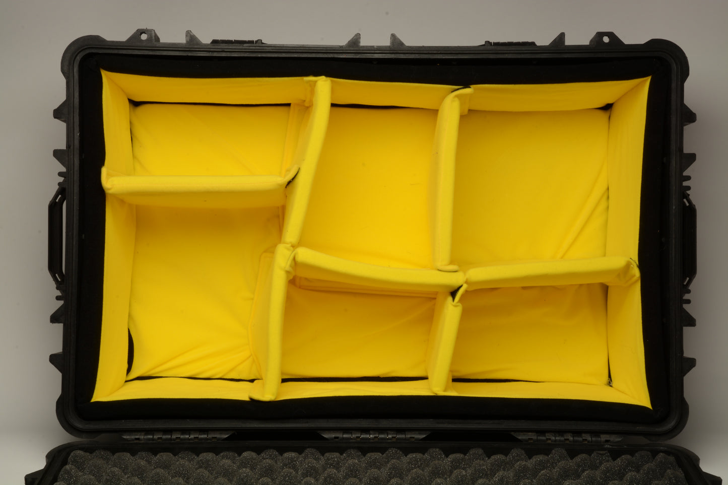 Pelican 1650 wheeled Black Equipment Case Measures ~32x21x13" (Black)