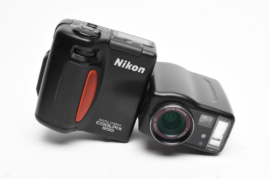 Nikon Coolpix 950 Digital Point&Shoot 3.2MP camera, case, works, *Read