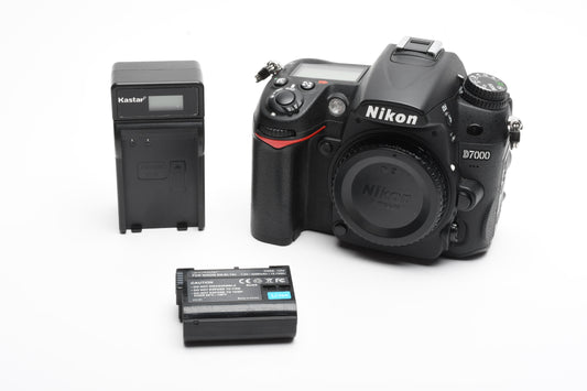 Nikon D7000 16.2MP DSLR, batt, charger, Only 4790 Acts! Very clean, light use