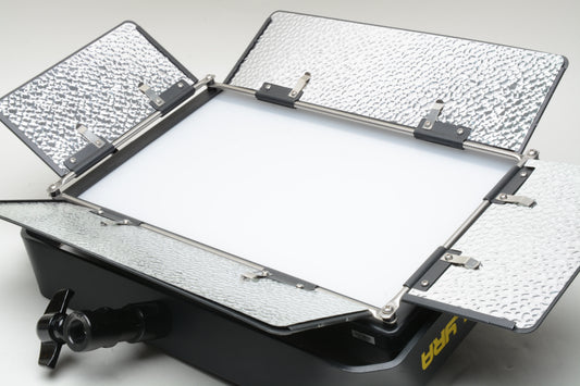 Ikan Lyra LB5 Bi-Color LED Light Panel, Barn doors, Power supply, Tested, Clean!