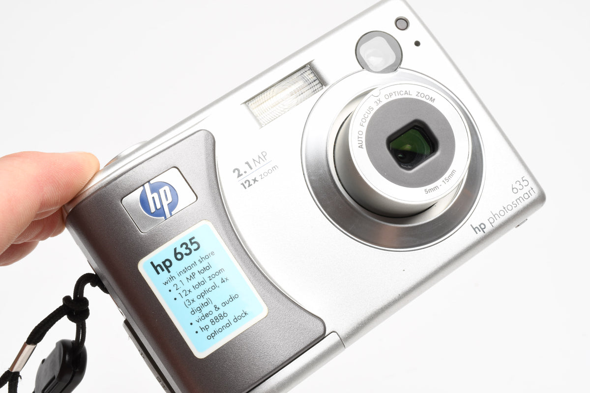 HP Photosmart 635 2.1MP Digital Point&Shoot camera (Silver), Strap, Good