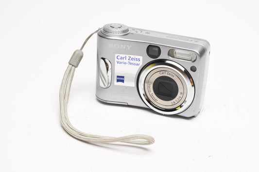 Sony DSC-S60 4.1MP Digital Point&Shoot camera (Silver), Strap, Good