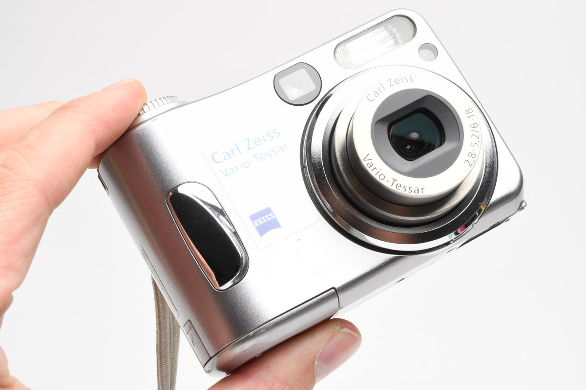 Sony DSC-S60 4.1MP Digital Point&Shoot camera (Silver), Strap, Good