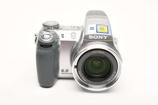 Sony DSC-H2 6MP Digital Point&Shoot camera bundle, boxed, Clean