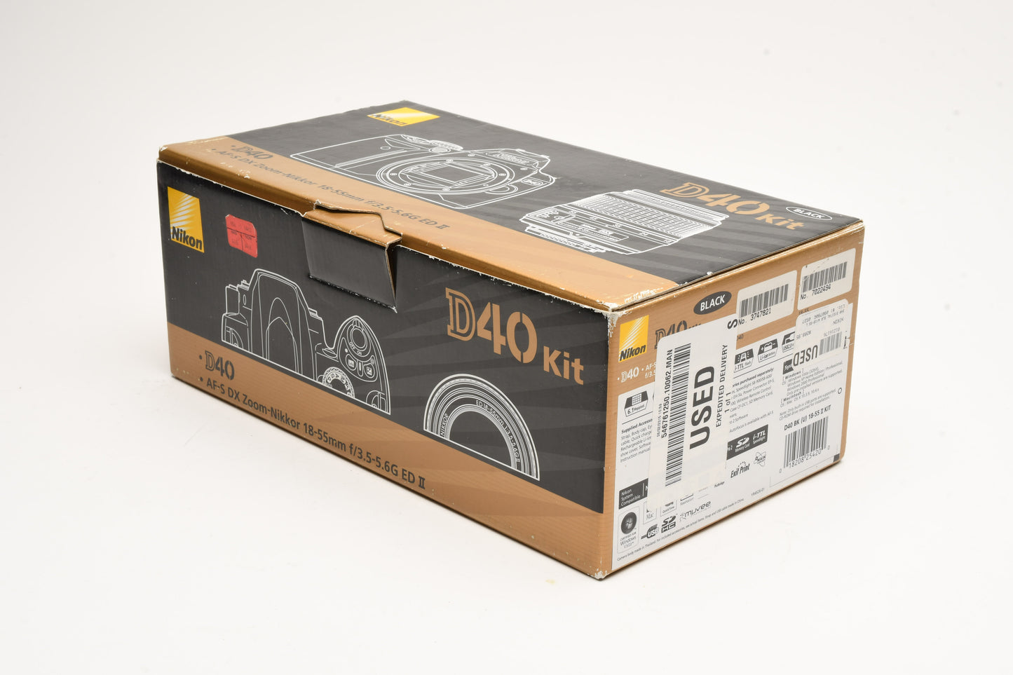 Nikon D40 DSLR body w/Nikkor 18-55mm f3.5-5.6G ED II Boxed, Mint, Only 29 Acts!