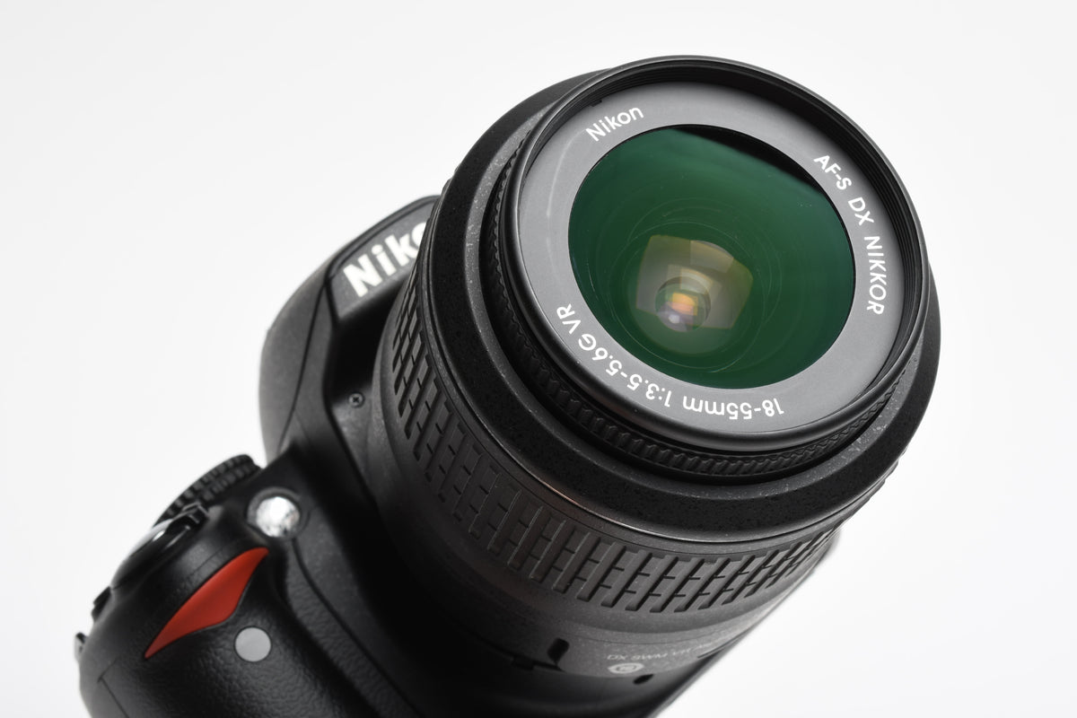 Nikon D3000 DSLR w/Nikkor AFS 18-55mm f3.5-5.6G VR Lens, Only 166 Acts