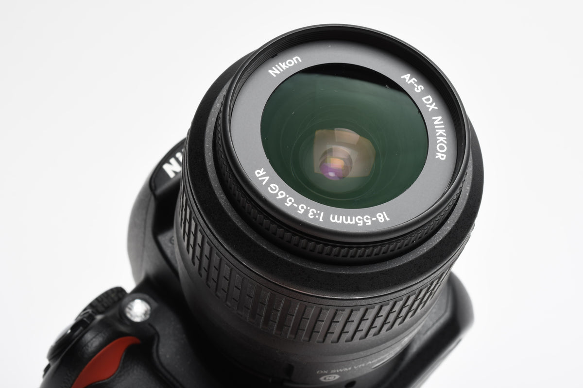 Nikon D5000 DSLR w/Nikkor 18-55mm F3.5-5.6G VR lens, 10K Acts, Clean!