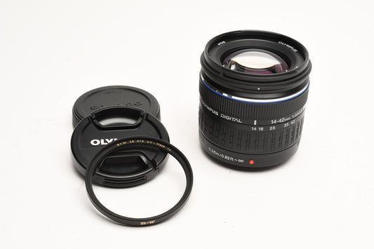 Olympus 14-42mm f3.5-5.6 ED Zuiko Digital zoom 4/3 Mount, B+W UV, Caps