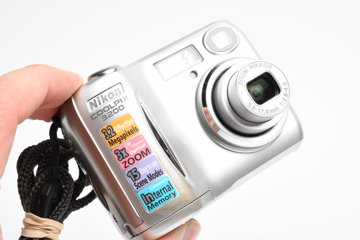 Nikon Coolpix 3200 3.2MP Digital Point&Shoot camera, Strap, Great!