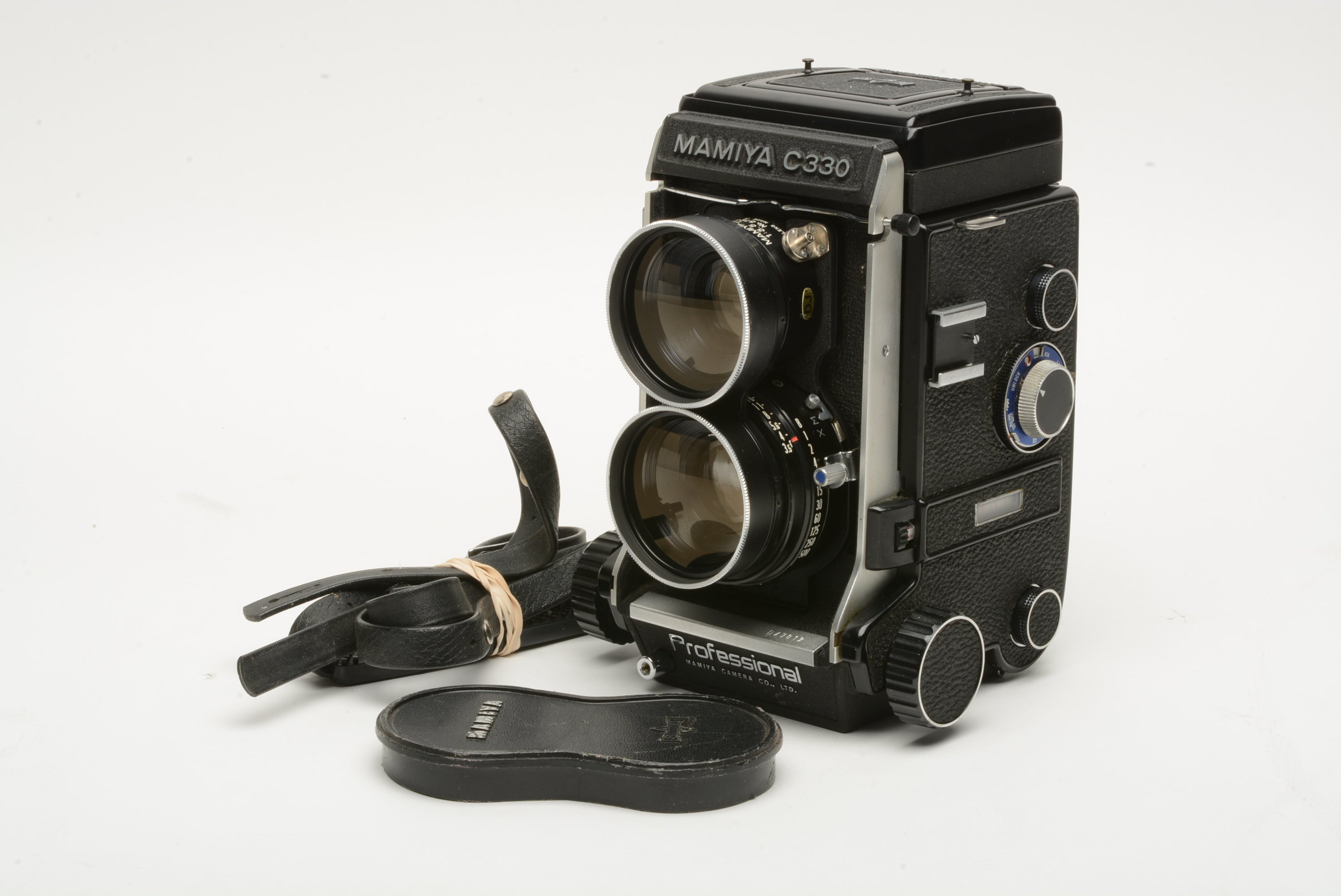 Mamiya C330 Professional 120 TLR camera w/65mm f3.5 lens, cap