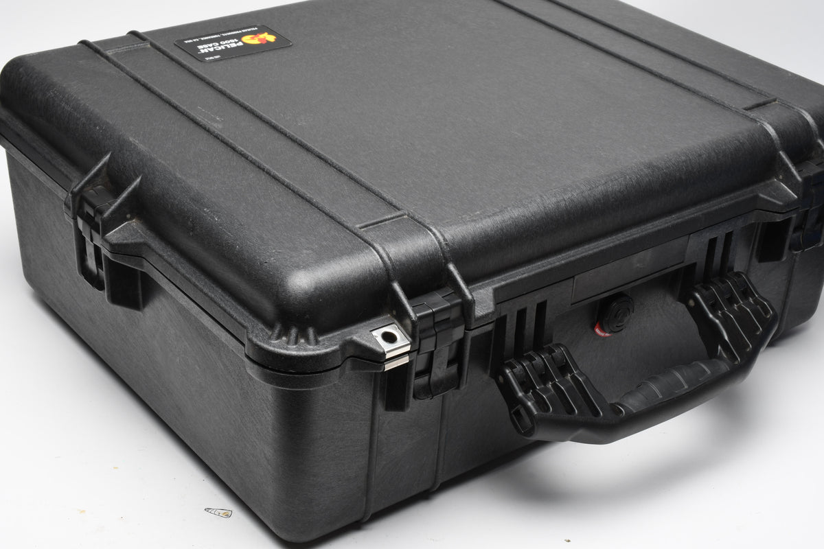 Pelican 1600 Black case w/Cut-up foam, very clean